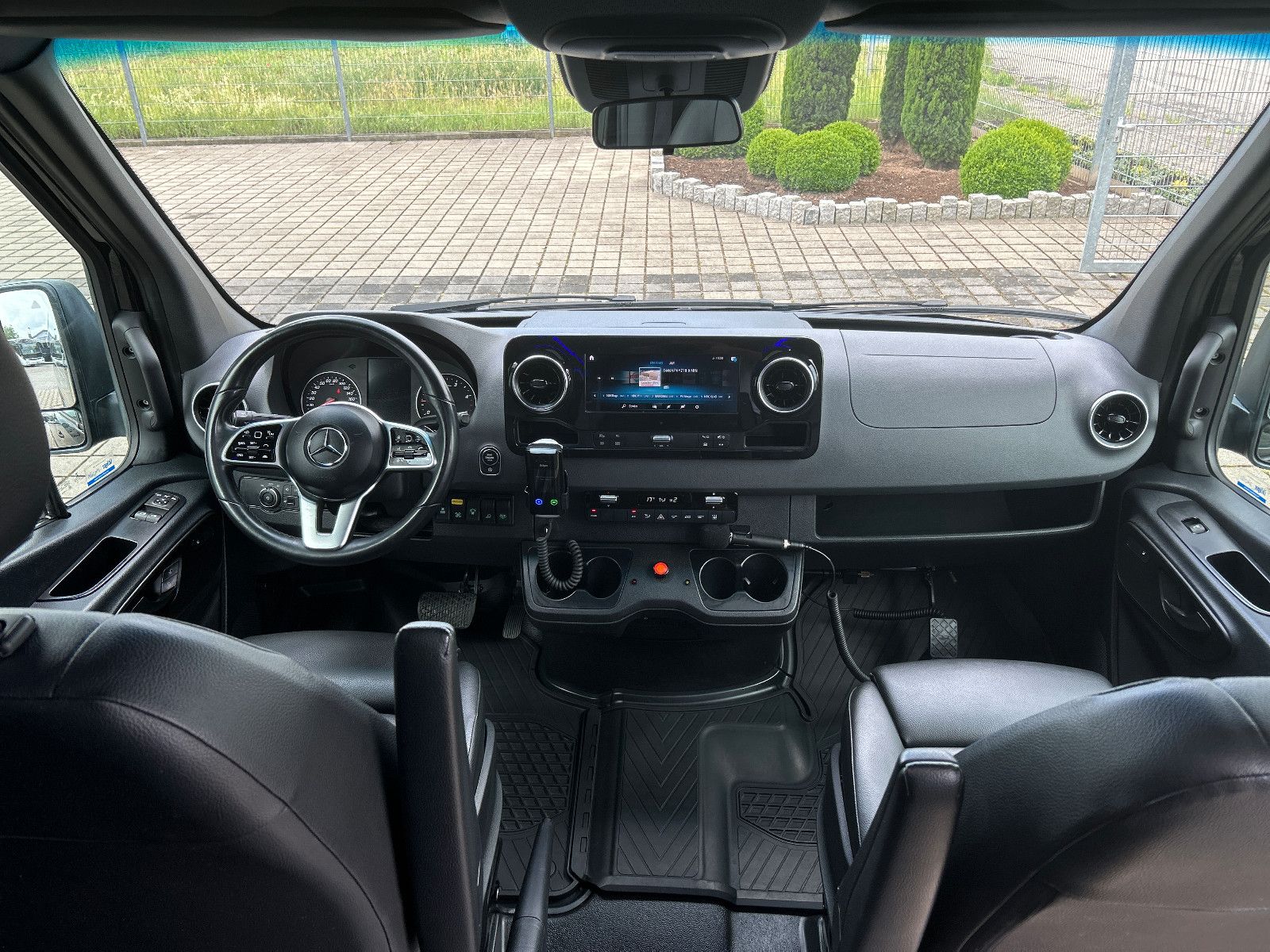 Fahrzeugabbildung Mercedes-Benz Sprinter 519 CDI EURO 6 LEDER VIP