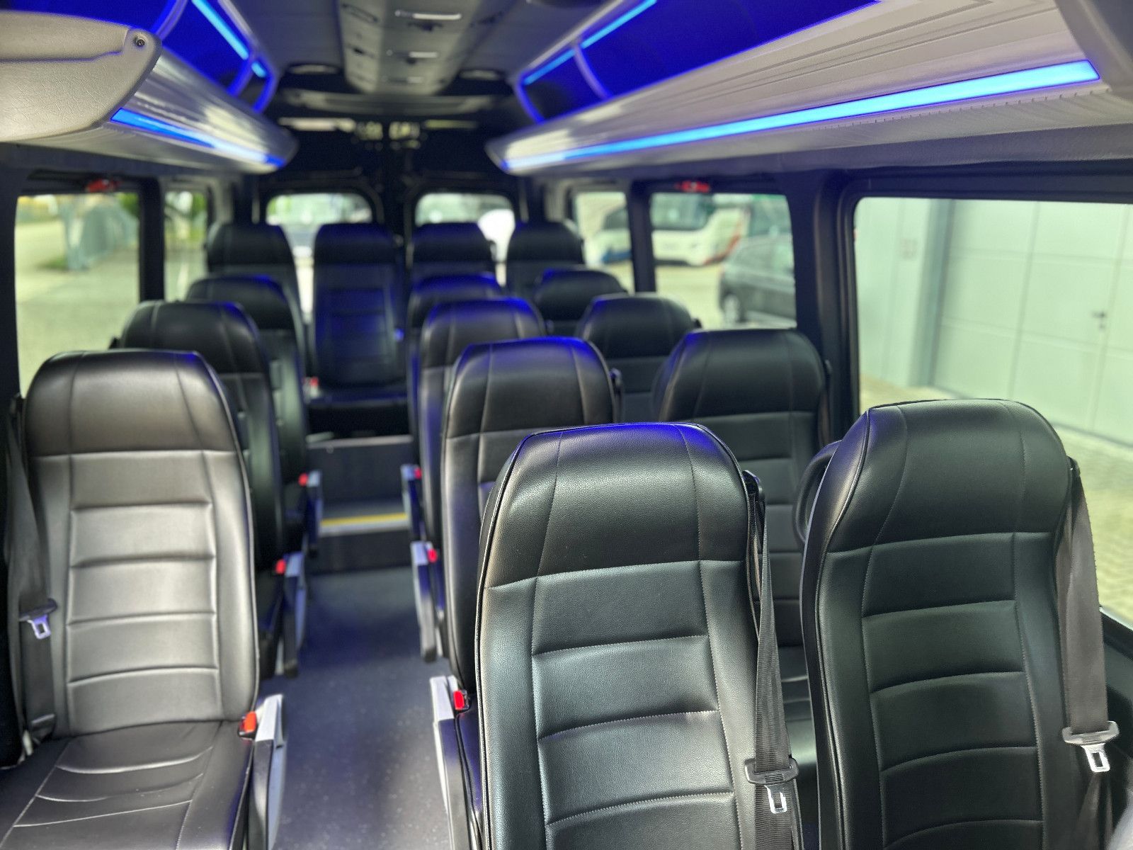 Fahrzeugabbildung Mercedes-Benz Sprinter 519 CDI EURO 6 LEDER VIP