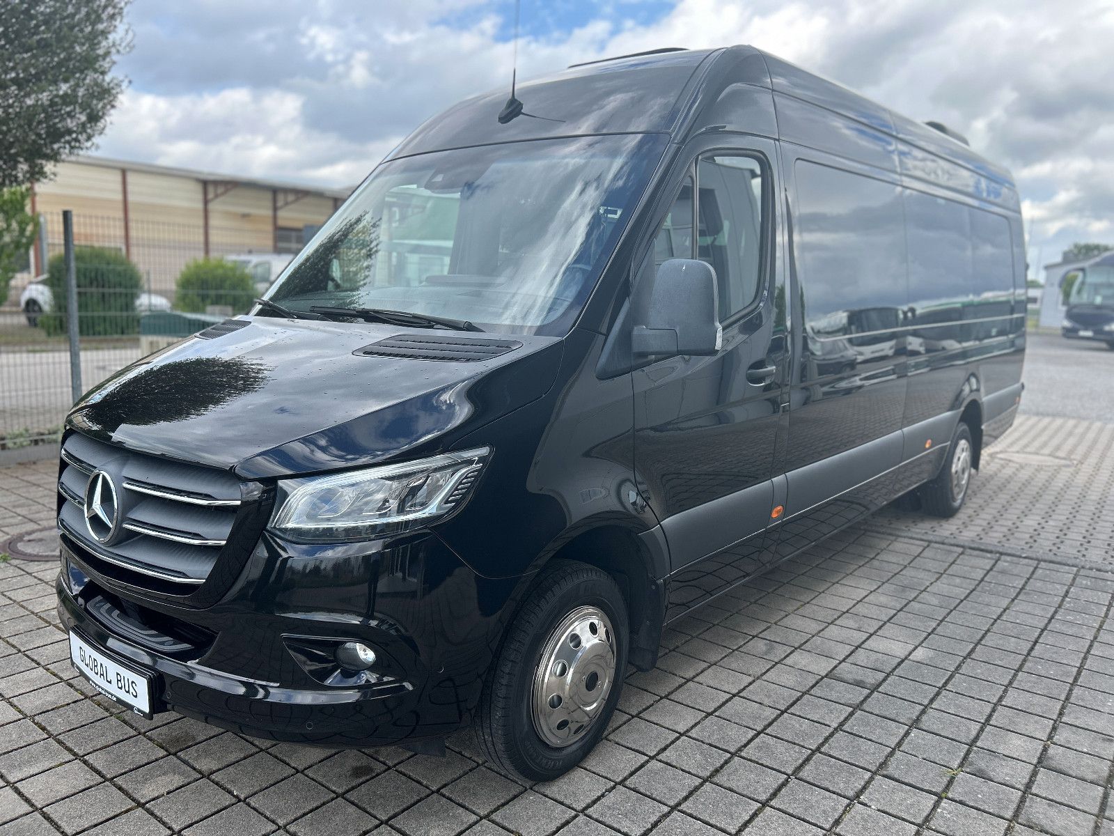 Fahrzeugabbildung Mercedes-Benz Sprinter 519 CDI EURO 6 LEDER VIP