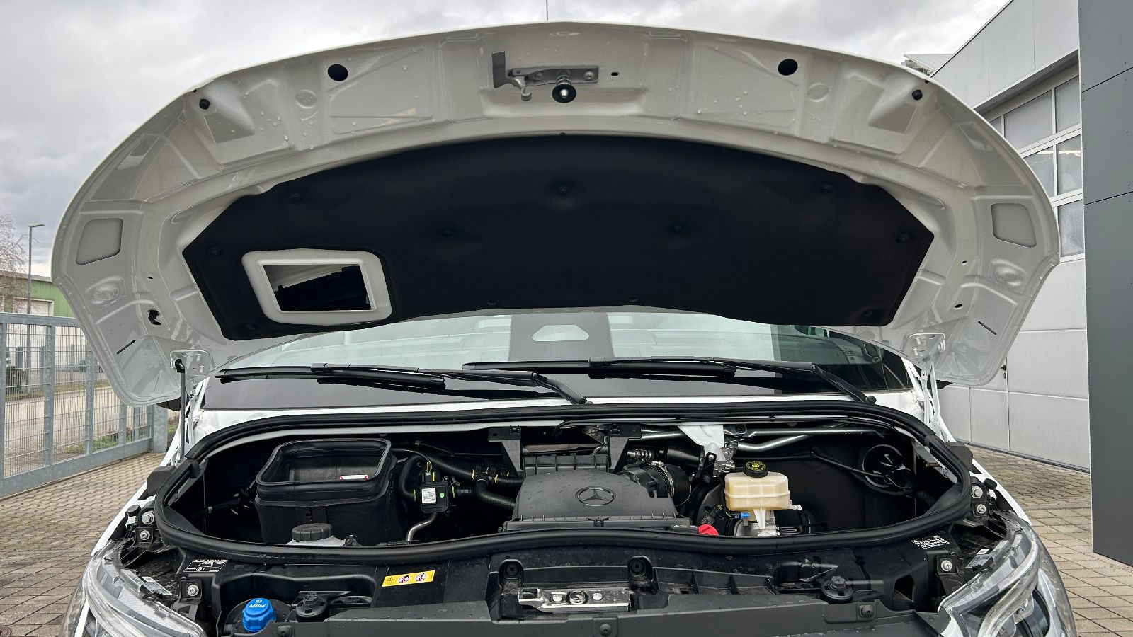 Fahrzeugabbildung Mercedes-Benz Sprinter MULTI 517 GSR2 LED AHK 13 kW Klima 20+1