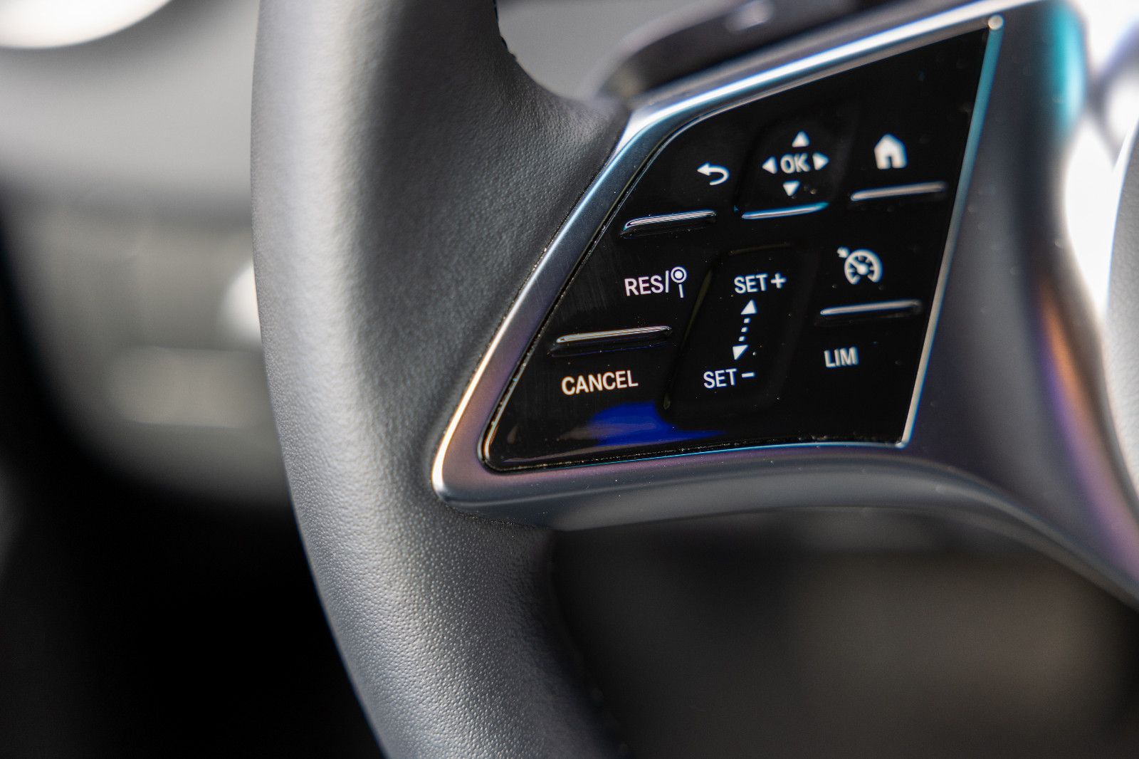 Fahrzeugabbildung Mercedes-Benz Sprinter ECO+ 517 GSR2 LED AHK 13 kW AC 21+1+1