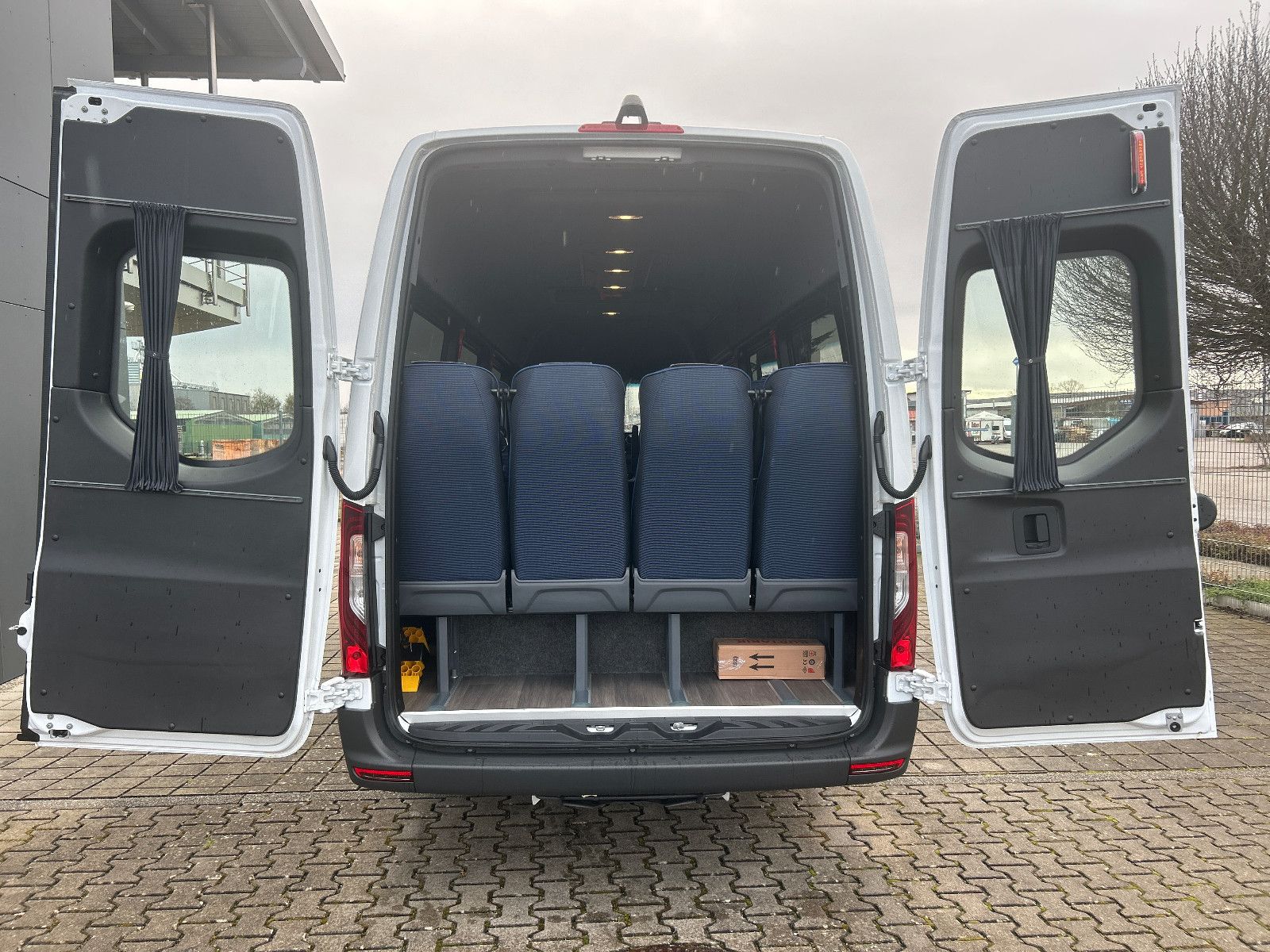 Fahrzeugabbildung Mercedes-Benz Sprinter ECO 517 GSR2 LED 13 kW Klima 21+1+1