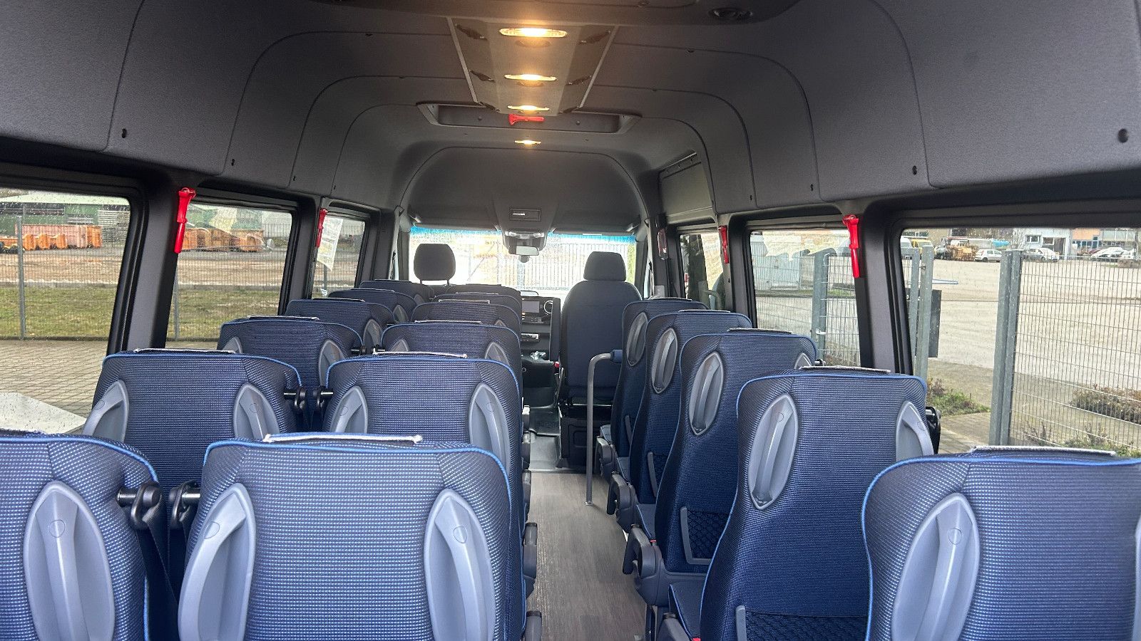 Fahrzeugabbildung Mercedes-Benz Sprinter ECO 517 GSR2 LED 13 kW Klima 21+1+1