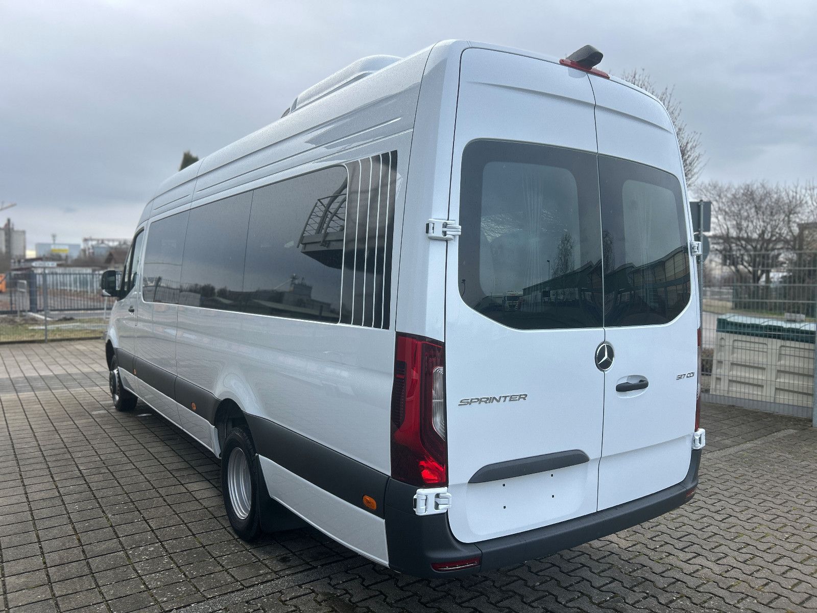 Fahrzeugabbildung Mercedes-Benz Sprinter ECO 517 GSR2 LED 13 kW Klima 21+1+1