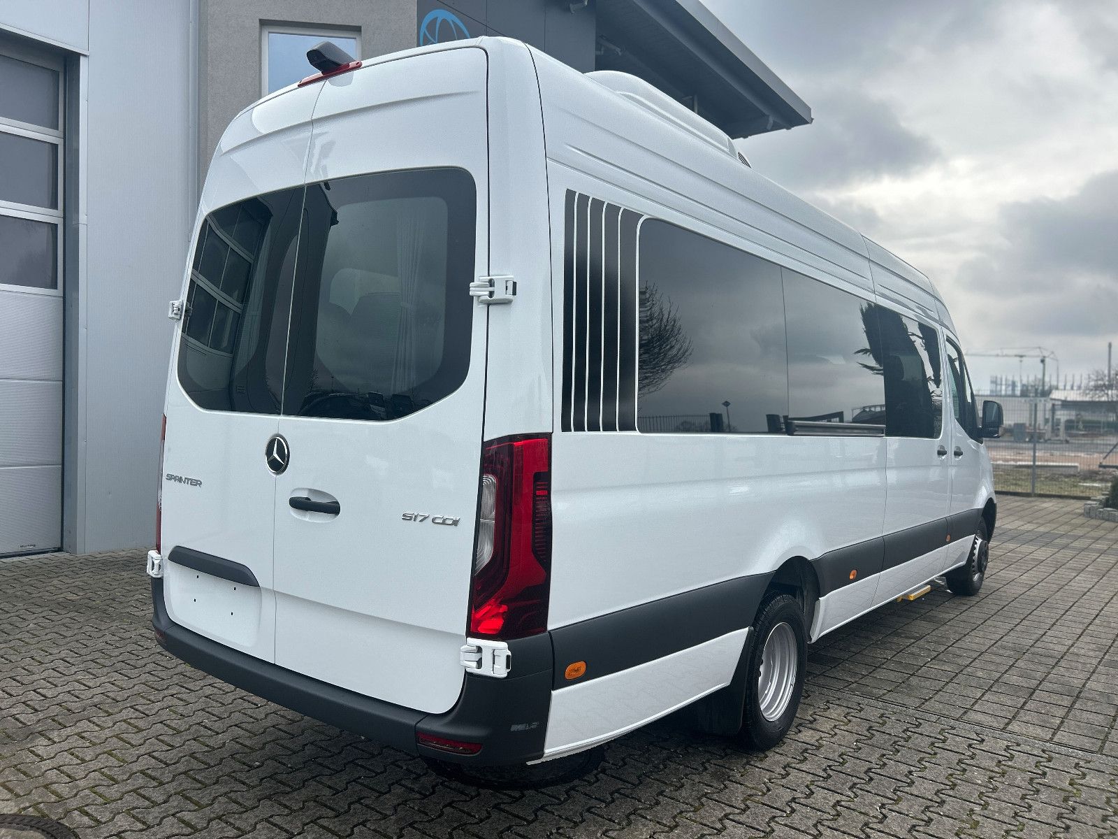 Fahrzeugabbildung Mercedes-Benz Sprinter ECO 517 GSR2 LED 13 kW Klima 21+1+1