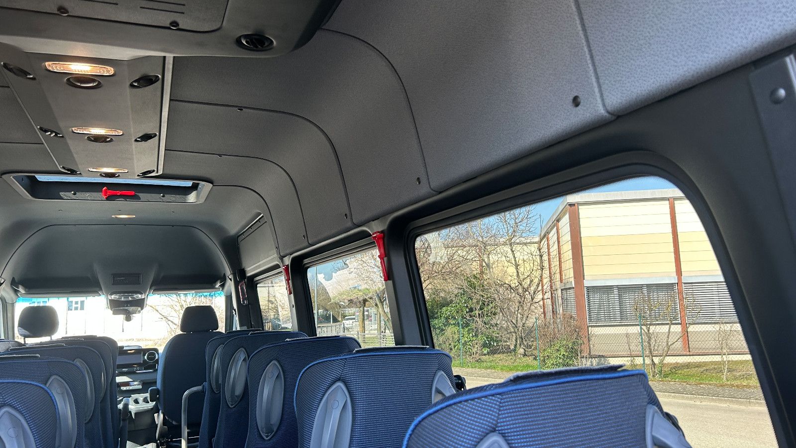 Fahrzeugabbildung Mercedes-Benz Sprinter ECO 517 GSR2 LED 13 kW Klima 21+1+1
