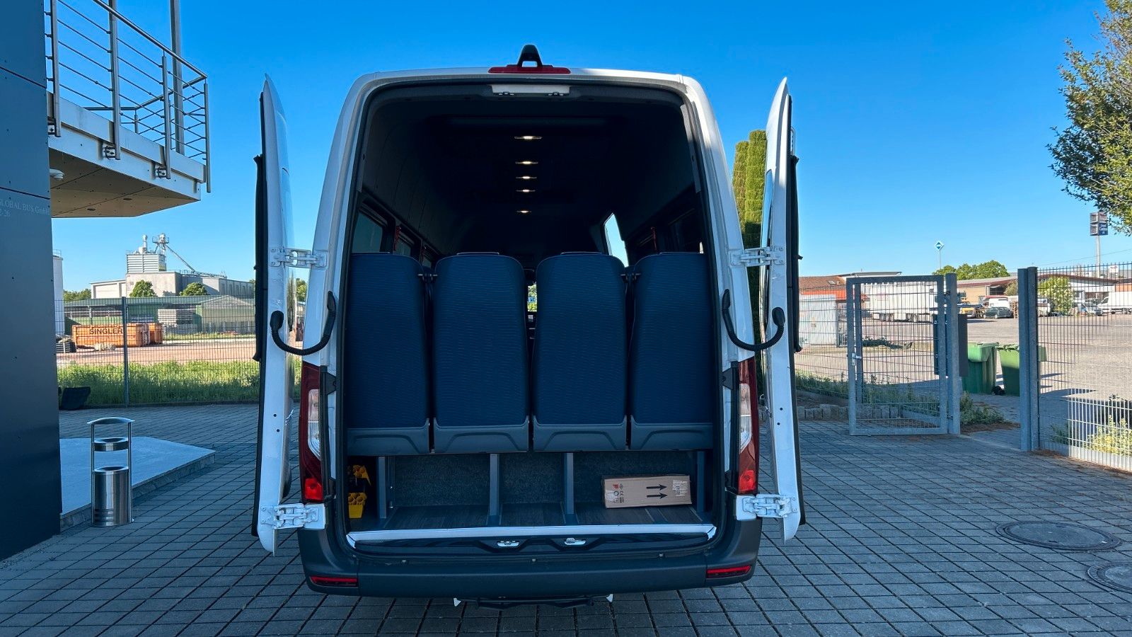 Fahrzeugabbildung Mercedes-Benz Sprinter ECO 517 GSR2 LED 13 kW Klima 21+1+1