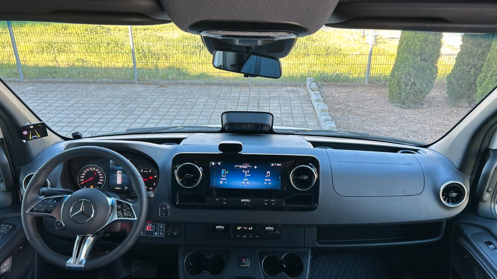Fahrzeugabbildung Mercedes-Benz Sprinter ECO 517 GSR2 LED 13 kW Klima 21+1+1