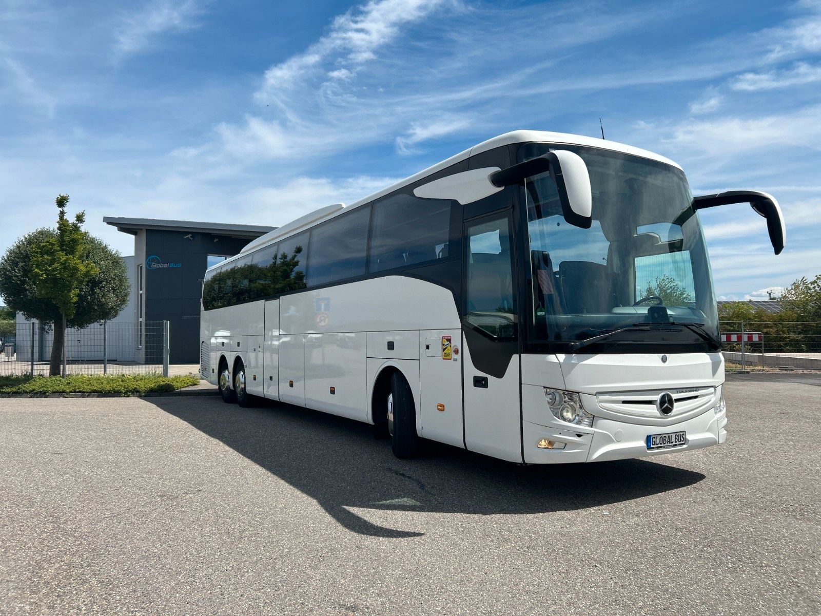 Fahrzeugabbildung Mercedes-Benz Tourismo L 17 RHD | 62 Sitzplätze