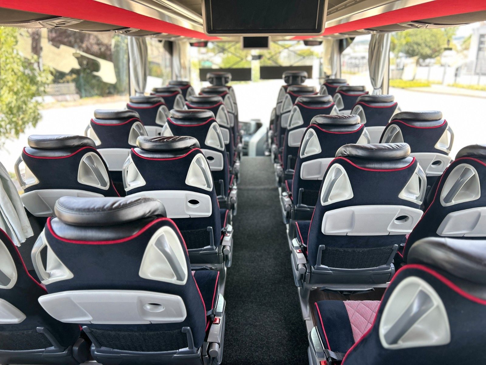Fahrzeugabbildung Mercedes-Benz Tourismo L 17 RHD | 62 Sitzplätze
