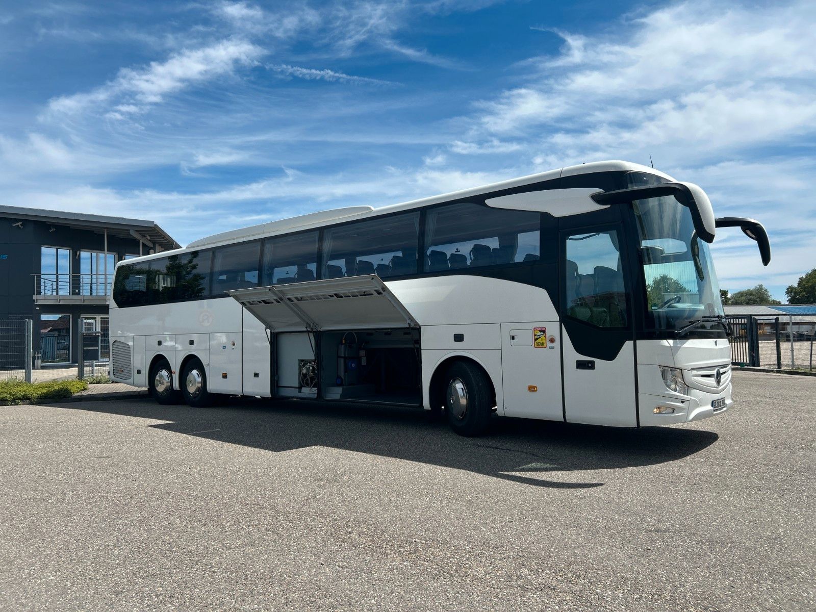 Fahrzeugabbildung Mercedes-Benz Tourismo L 17 RHD | 62 Sitzplätze